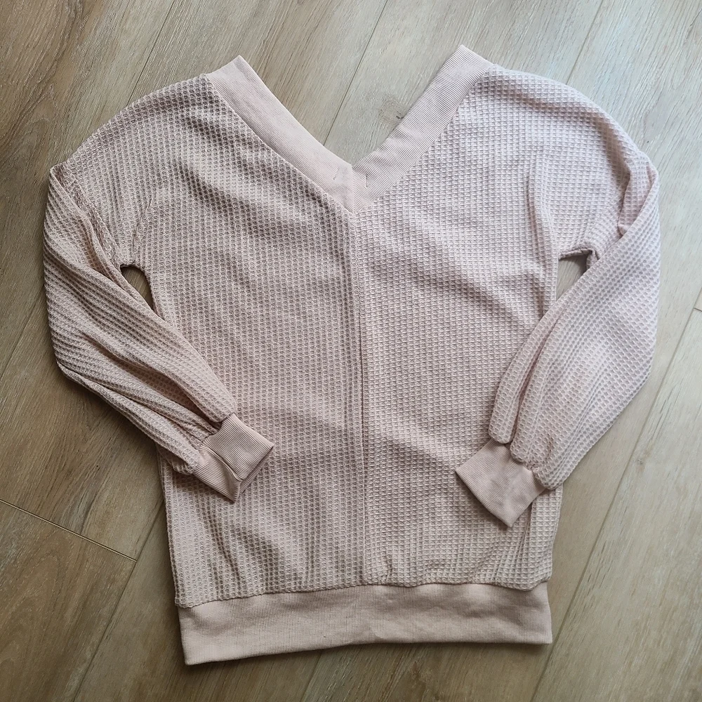 Women Small Shell Pink Romantic V-Neck Waffle Knit Off Shoulder Long Sleeve EUC